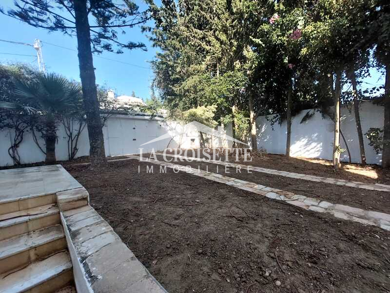 Villa S+5 avec piscine à Gammarth